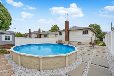 Beautiful raised ranch on large 40 x 107 lot. Level 1: Living - photo 28