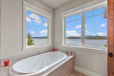 Experience life at the water's edge on one of Hayden Lake's most - photo 32