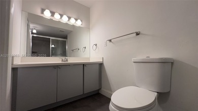 Rare, oversized split-plan residence on the 14th floor at the - photo 32