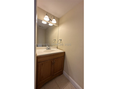 Rare, oversized split-plan residence on the 14th floor at the - photo 40