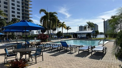 Rare, oversized split-plan residence on the 14th floor at the - photo 54