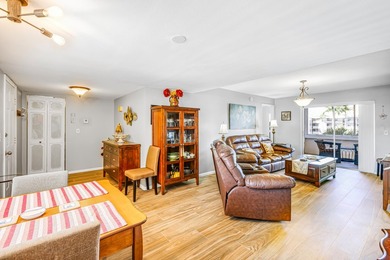 Conveniently located within walking distance to the beach this 2 - photo 4