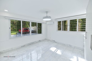 Luxury Remodeled Residence in Altos del Golf - Space, Privacy & - photo 21
