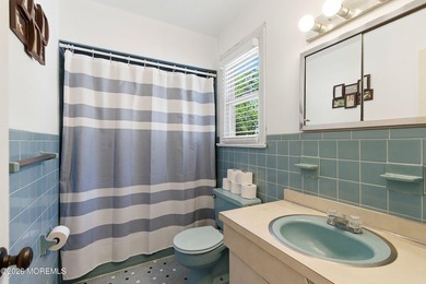 Charming and well-maintained 4-bedroom, 1.5-bath Colonial with - photo 22