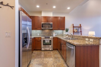 Experience the best of mountain living in this top-floor - photo 3
