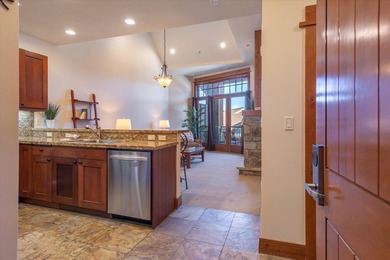 Experience the best of mountain living in this top-floor - photo 4