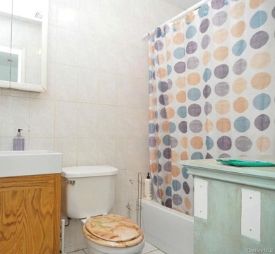 Located in a vibrant commercial corridor, 941 Manhattan Avenue - photo 12