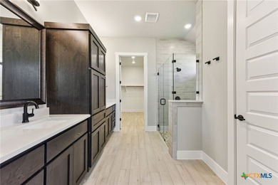 Auburn Plan with upgraded kitchen, quartz countertops, dry bar - photo 30