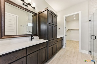 Auburn Plan with upgraded kitchen, quartz countertops, dry bar - photo 31