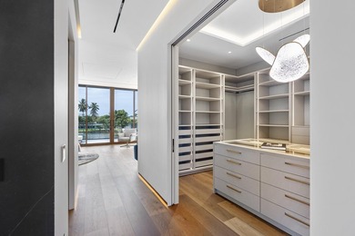 Unparalleled luxury new construction on 100' of prime - photo 38