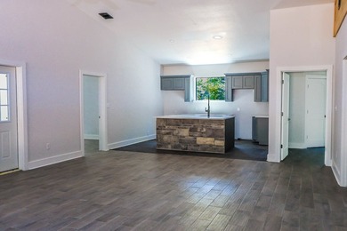PRIVACY, CONVENIENCE AND CLASS - ALL IN ONE SPOT! Welcome to - photo 11