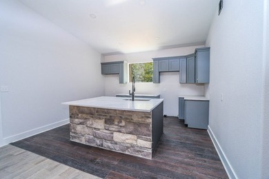 PRIVACY, CONVENIENCE AND CLASS - ALL IN ONE SPOT! Welcome to - photo 12