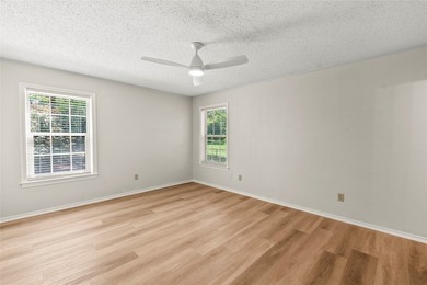This exceptional property offers a rare three-in-one - photo 17