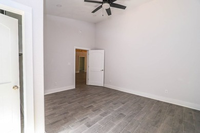 PRIVACY, CONVENIENCE AND CLASS - ALL IN ONE SPOT! Welcome to - photo 18