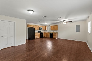 This exceptional property offers a rare three-in-one - photo 21