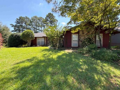 Leisure Lake Home For Sale in Warner Robins Georgia