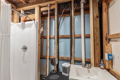 This exceptional property offers a rare three-in-one - photo 31