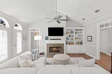Elegant Mediterranean residence with a striking Spanish S-tile - photo 4
