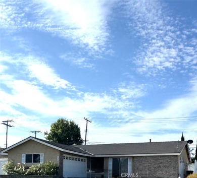 This charming 3br/2ba home offers a gorgeous open floor plan - photo 2