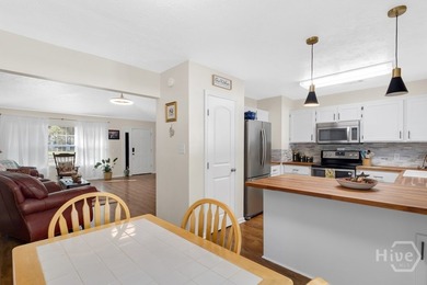 Filled with natural light and designed for comfortable living - photo 10