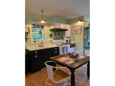 Cozy cottage located at Lake Malone !! This rare find has 3 - photo 16