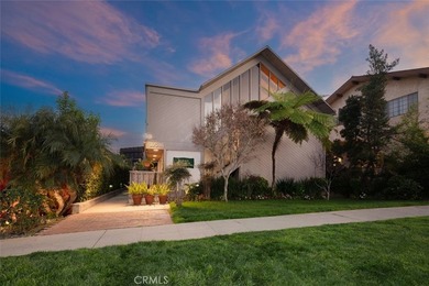 Embedded in the desirable, tree-lined streets of Los Angeles' - photo 18