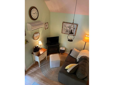 Cozy cottage located at Lake Malone !! This rare find has 3 - photo 21