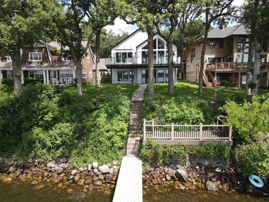 Welcome to an extraordinary lakeside retreat on the coveted - photo 2