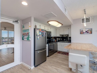 Come see this inviting Tradewinds condo and enjoy the best of - photo 3