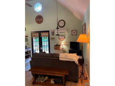 Cozy cottage located at Lake Malone !! This rare find has 3 - photo 24