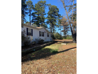 Welcome to peaceful waterfront living. This spacious 4-bedroom - photo 3