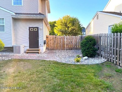 Your New Home awaits! Beautiful 5BR, 2.5 bath Home on a rare - photo 37