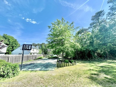 Your New Home awaits! Beautiful 5BR, 2.5 bath Home on a rare - photo 40