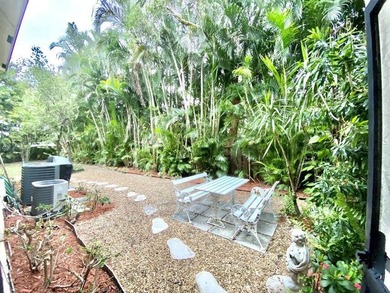 Beautiful 3/2. Tiled floors throughout, central air, first floor - photo 3
