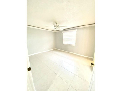 Beautiful 3/2. Tiled floors throughout, central air, first floor - photo 6