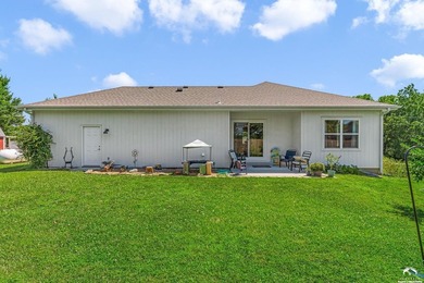 A beautifully designed ranch home located on a spacious lot in - photo 19