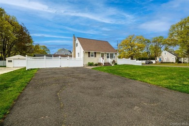 Welcome to this beautifully maintained and thoughtfully updated - photo 25