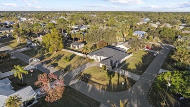 624 SQ FT Additional CBS structure on the property. Thoughtfully - photo 1