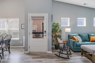 Beautifully maintained 3-bedroom, 2 bath duet style home - photo 5
