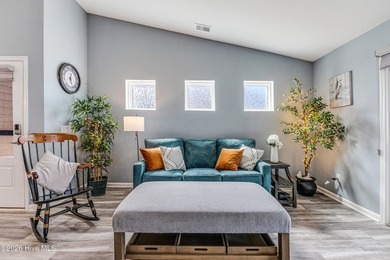Beautifully maintained 3-bedroom, 2 bath duet style home - photo 9
