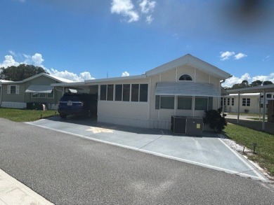 Lake Home For Sale in Leesburg, Florida