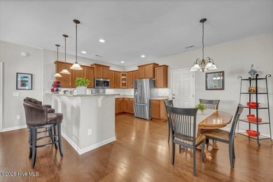 This 3 bedroom, 2 bath home in Compass Pointe offers over 1,600 - photo 6
