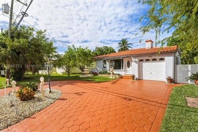 Rare opportunity in Surfside's exclusive 33154 zip code. This - photo 2