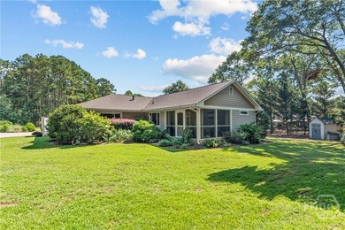 Welcome home to this beautifully remodeled 3-bedroom, 2-bath - photo 5