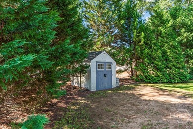 Welcome home to this beautifully remodeled 3-bedroom, 2-bath - photo 7