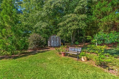 Welcome home to this beautifully remodeled 3-bedroom, 2-bath - photo 8