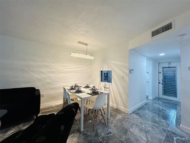 Very beautiful 2 bedroom 2 bathroom condo completely updated - photo 13