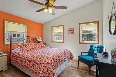 Welcome to this charming, turn key move-in-ready channel front - photo 14