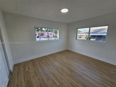 This beautiful house offers 3 bedrooms, 2 bathrooms ensuring - photo 14