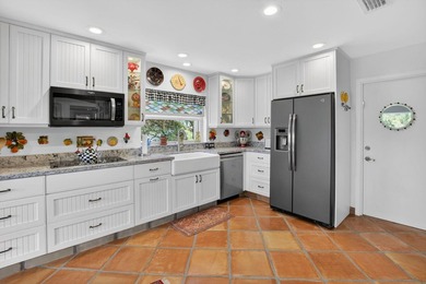 Renovated 2 bedroom, 2.5 bathroom garden paradise on a desirable - photo 14